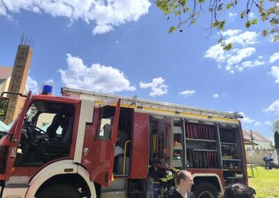 önkéntes tűzoltó egyesületi részvétel városi majálison